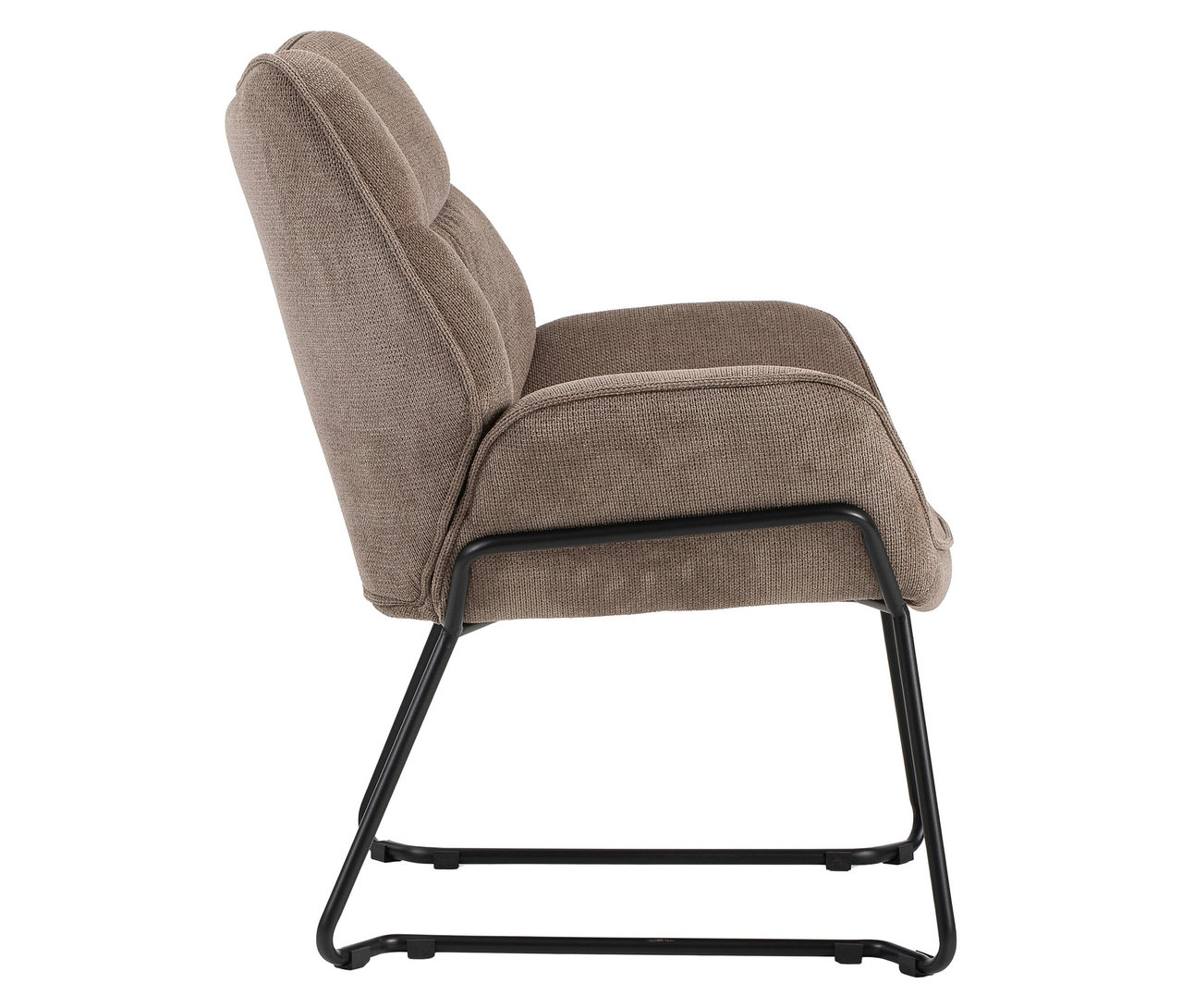 Seitenansicht des braunen DeVries Sessels »Aliano« mit schwarzem Metallgestell.