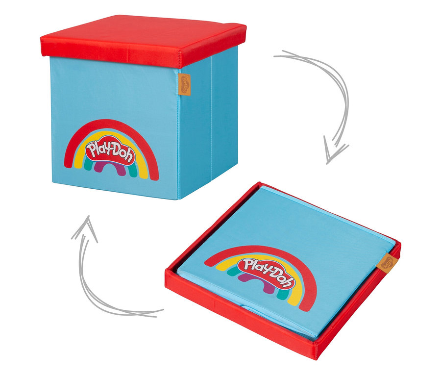 Ein blauer Play-Doh-Hocker mit rotem Deckel steht neben einem zusammengeklappten Hocker mit Pfeilen, die die Umwandlung zeigen.