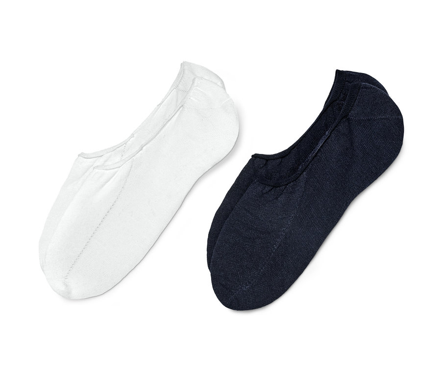 Zwei Paar warme Sneaker-Füßlinge, eins in Weiß und eins in Dunkelblau.