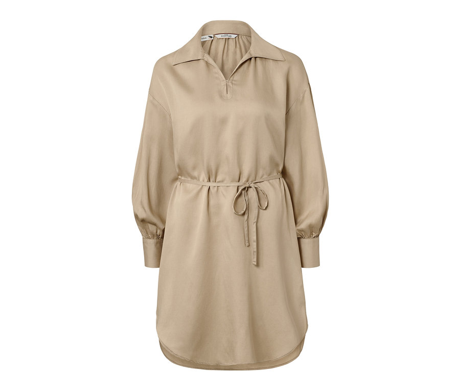 Beige Longbluse aus Leinenmix mit Gürtel.