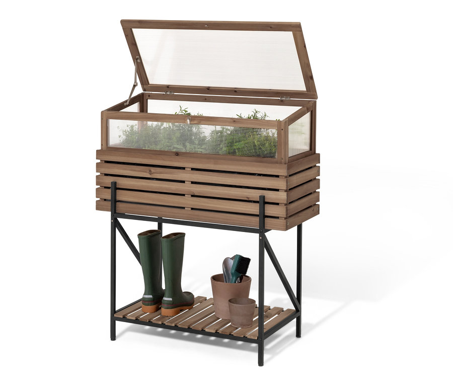 Hochbeet »Elin« mit Frühbeetaufsatz, grüne Gummistiefel und Gartengeräte auf dem unteren Regal.