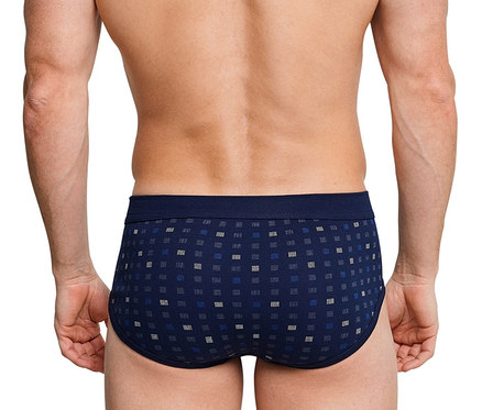 Mann von hinten trägt blaue 2 SCHIESSER Slips in Feinripp.