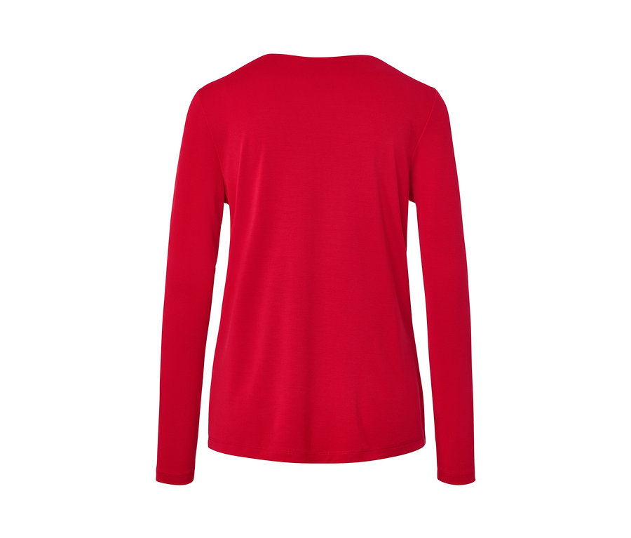 Rückansicht des roten Blusenshirts mit Raffung.