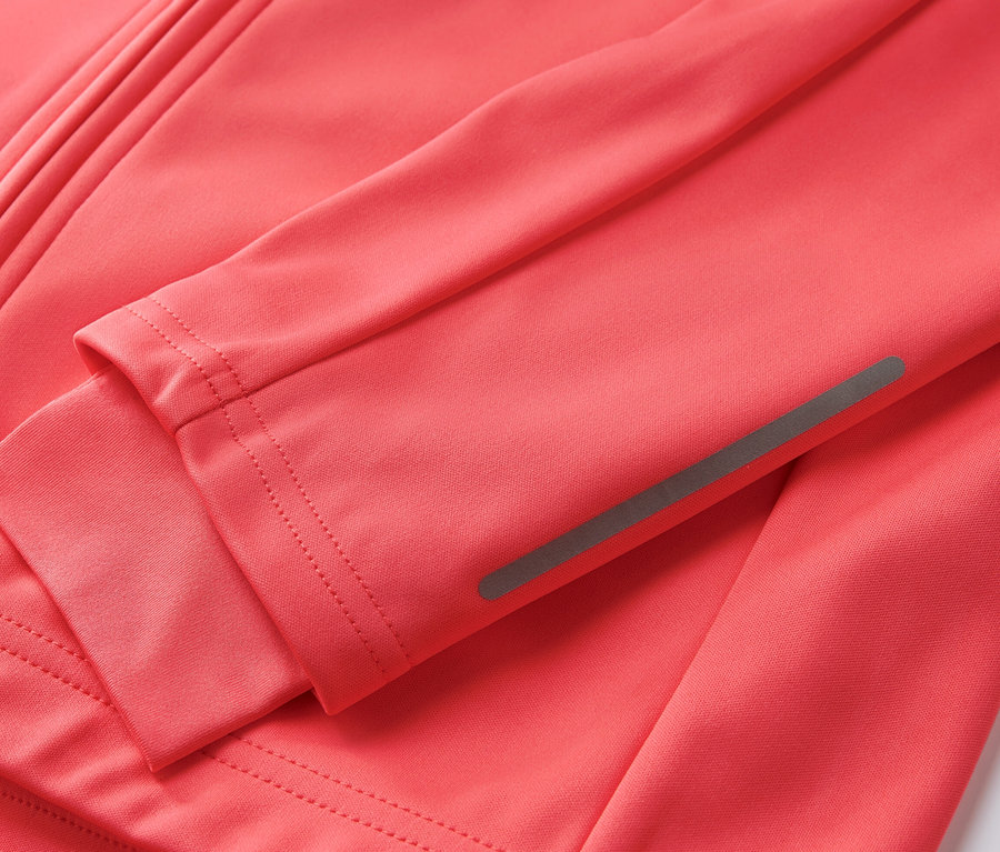 Detail einer Fahrrad-Funktionsjacke.