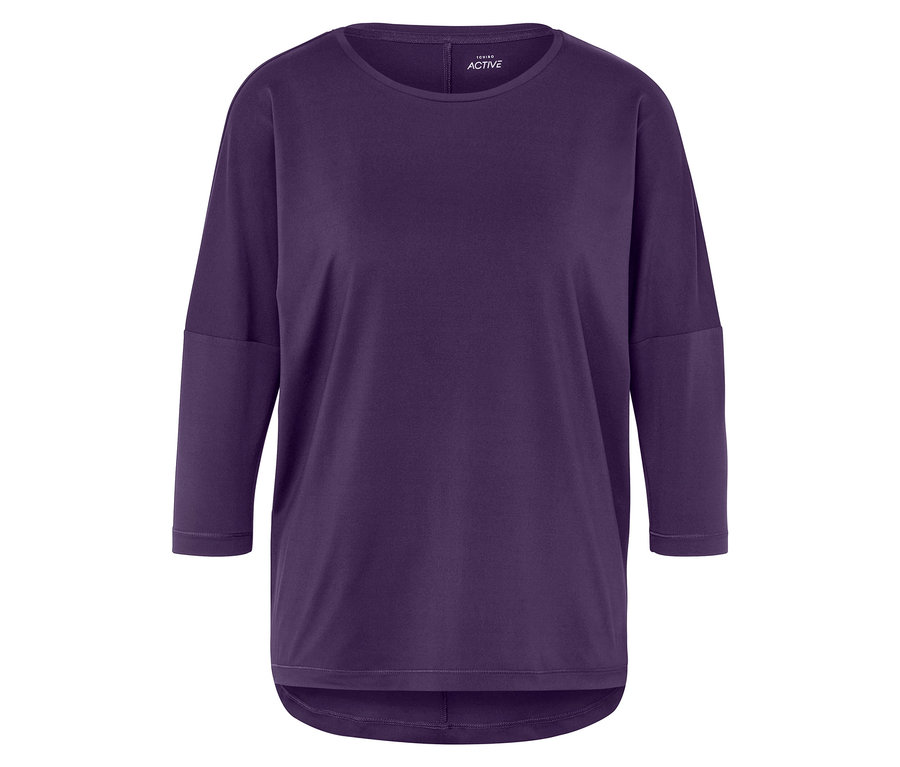 Lila Shirt mit Dreiviertelärmeln.