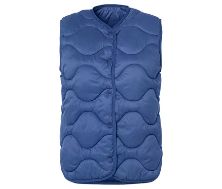 Blaue Steppweste mit Knöpfen.