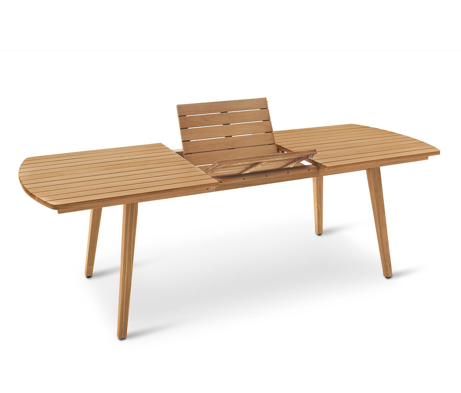 Ausgezogener Holztisch mit Lamellenmuster.