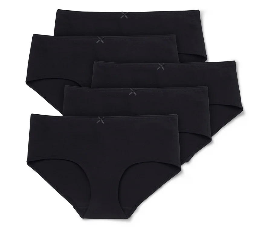 Fünf schwarze Damenslips liegen übereinander, jeder mit einer kleinen Schleife in der Mitte.