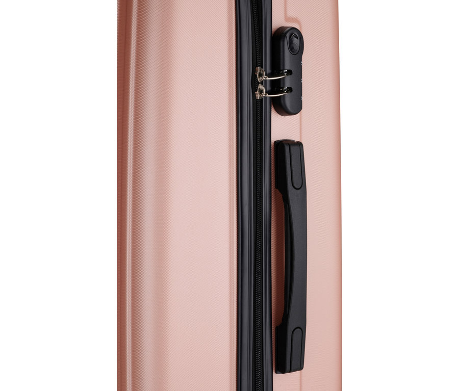 Nahaufnahme eines rosafarbenen Koffers mit schwarzem Griff und Zahlenschloss.