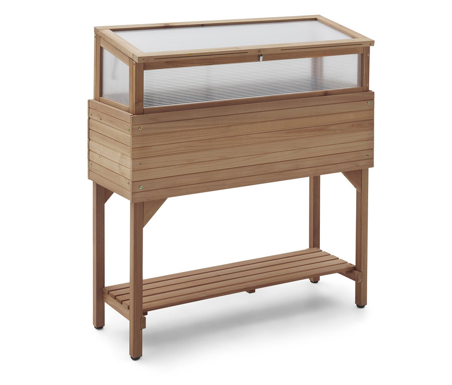 Ein hölzernes Frühbeet mit durchsichtigem Deckel und Ablageboden steht auf weißem Grund.