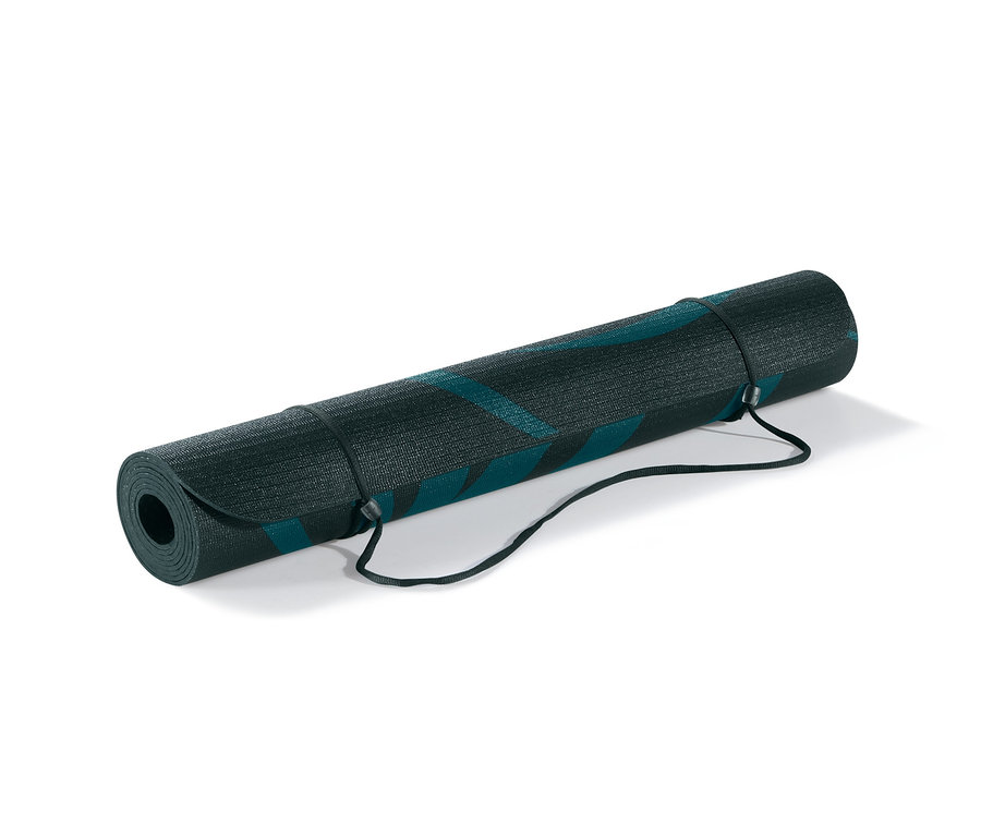 Eine zusammengerollte Yoga- und Fitnessmatte, die mit schwarzen Bändern zusammengebunden ist.