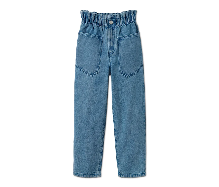 Eine blaue High-Waist-Jeans.