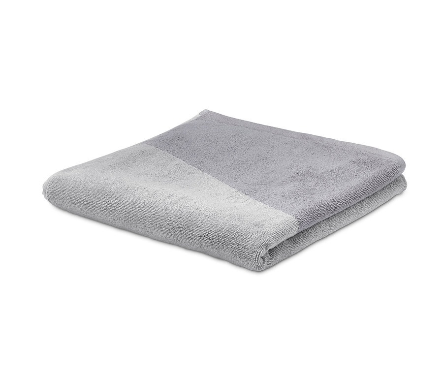 Zusammengelegtes Jacquard-Badetuch in Grau.