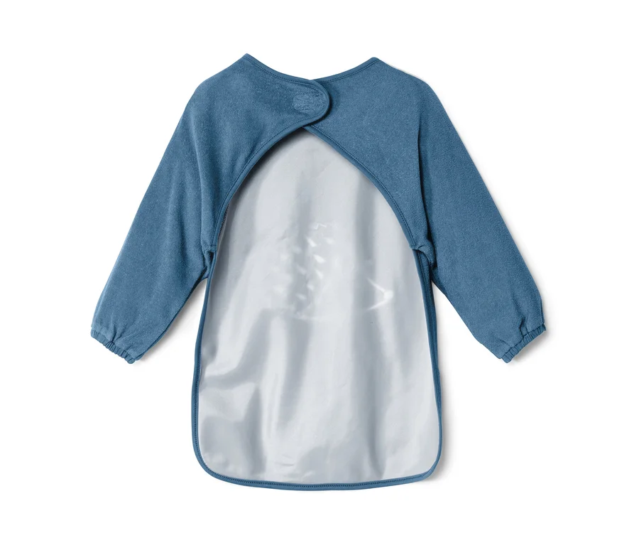 Blauer Baby-Ärmellätzchen.