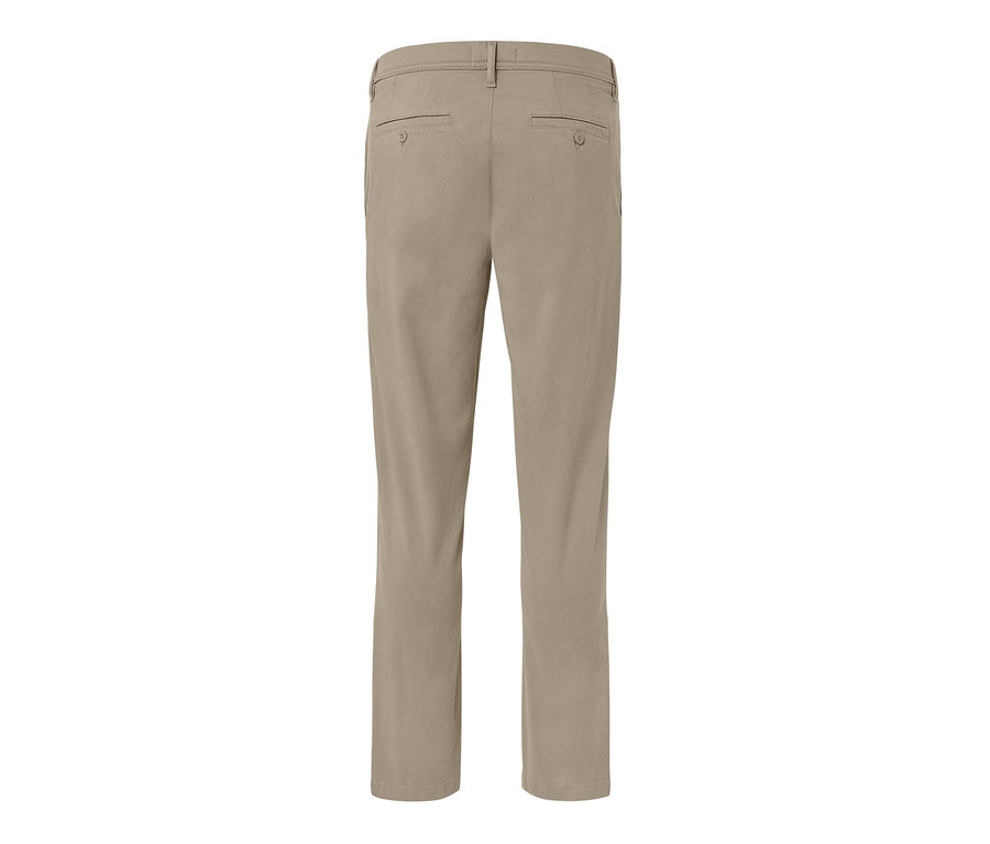 Detailansicht der Rückseite einer beigen Chino.