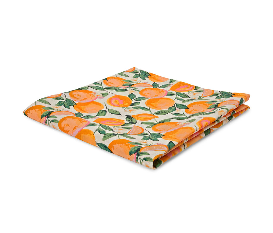 Eine gefaltete, abwischbare Tischdecke mit Orangen- und Blättermuster.