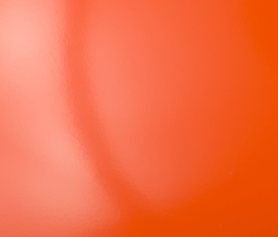 Orangefarbener Hintergrund mit Reflexionen.