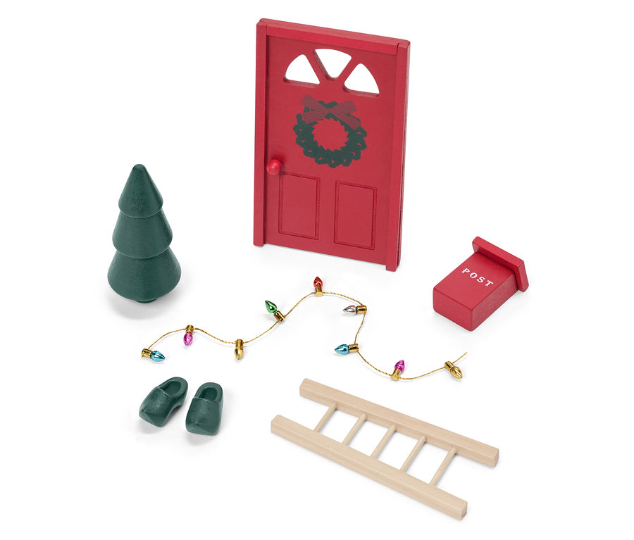 Rote Tür mit Kranz, grüner Baum, roter Briefkasten, Lichterkette und Leiter auf weißem Hintergrund.