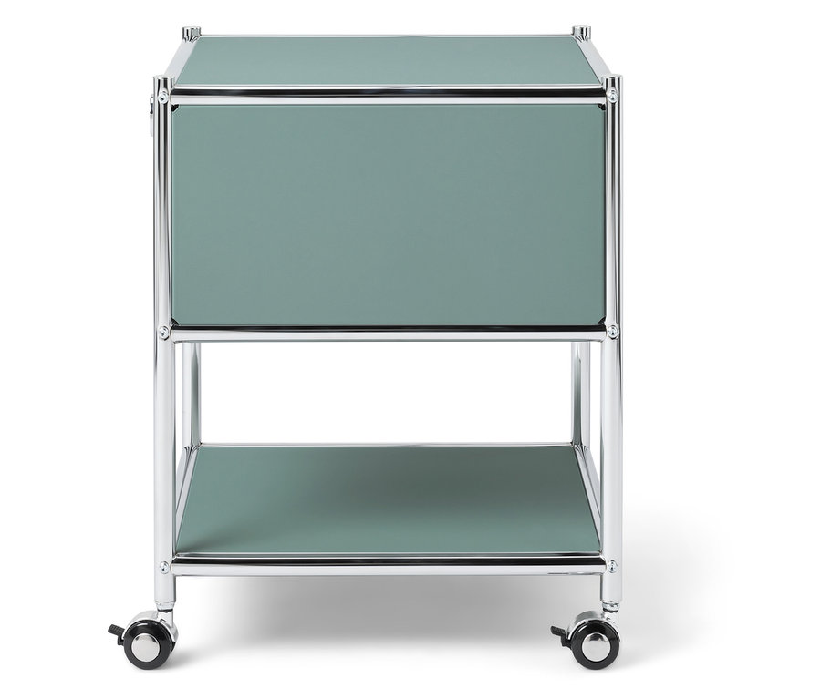 Ein zweistöckiger Rollwagen mit Chromrahmen und grünen Schubladen.