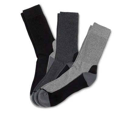 Drei Paar Socken: Schwarz, Dunkelgrau und Hellgrau.
