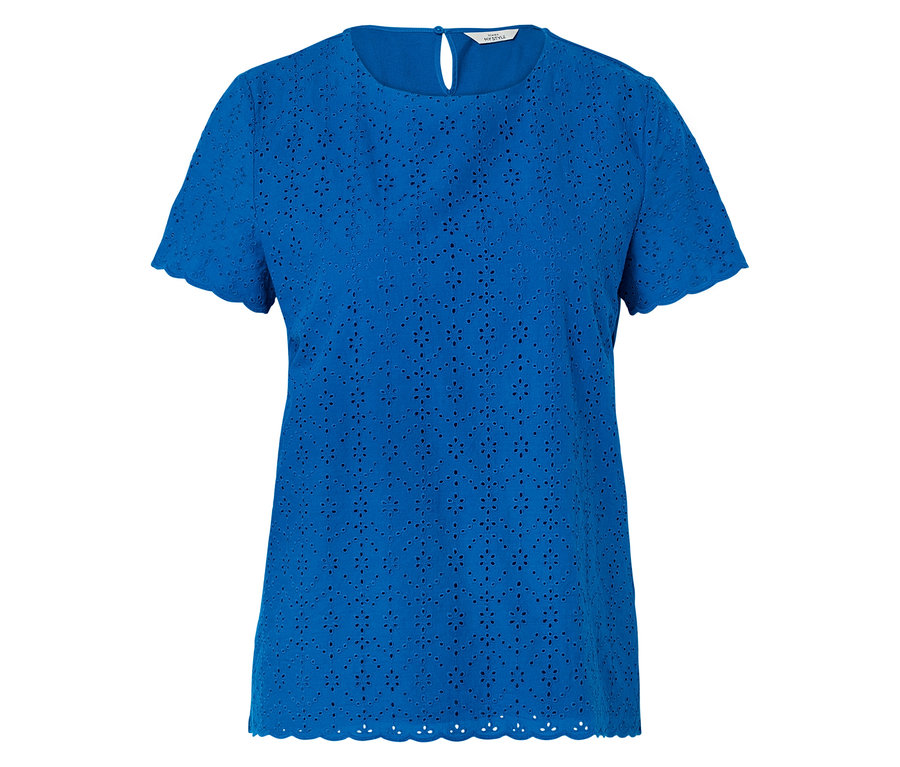 Blaues Lochstickerei-T-Shirt mit kurzen Ärmeln.