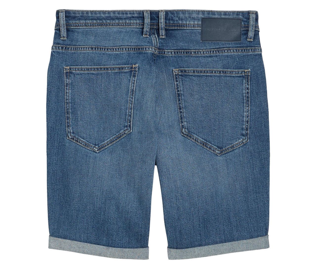 Rückansicht von blauen Jeansshorts mit hochgekrempeltem Saum und zwei Gesäßtaschen.