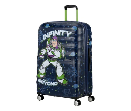 Dunkelblauer Koffer mit Buzz Lightyear, Sternen und Planeten, dazu der Schriftzug "TO INFINITY AND BEYOND". Grüner Griff.