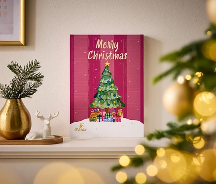 Pinker Tchibo Adventkalender mit Weihnachtsbaum-Motiv