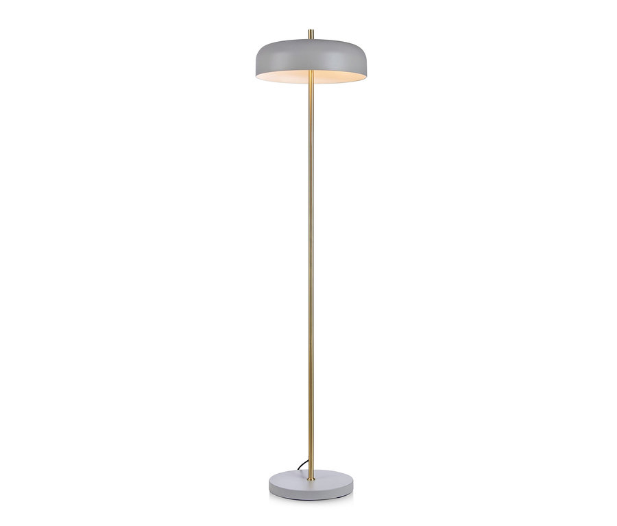 Eine graue Stehlampe mit goldenem Stab und rundem Fuß.
