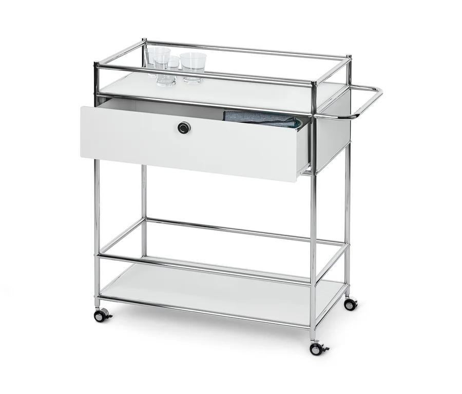Detailansicht eines Design-Barwagens aus Metall und Barwagens Metall »CN3« mit Schublade, weiß, mit geöffneter Schublade und Gläsern oben.