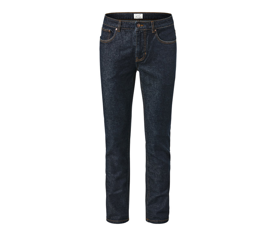 Dunkelblaue Jeans.