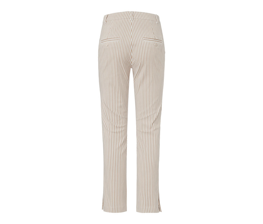 Detailansicht der Rückseite einer gestreiften Stretch-Twill-Hose.