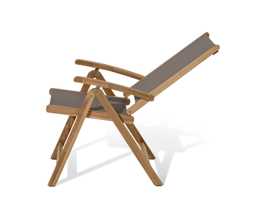 Detailansicht eines »Lenja« Hochlehners mit verstellbarer Rückenlehne aus Holz und Textil.