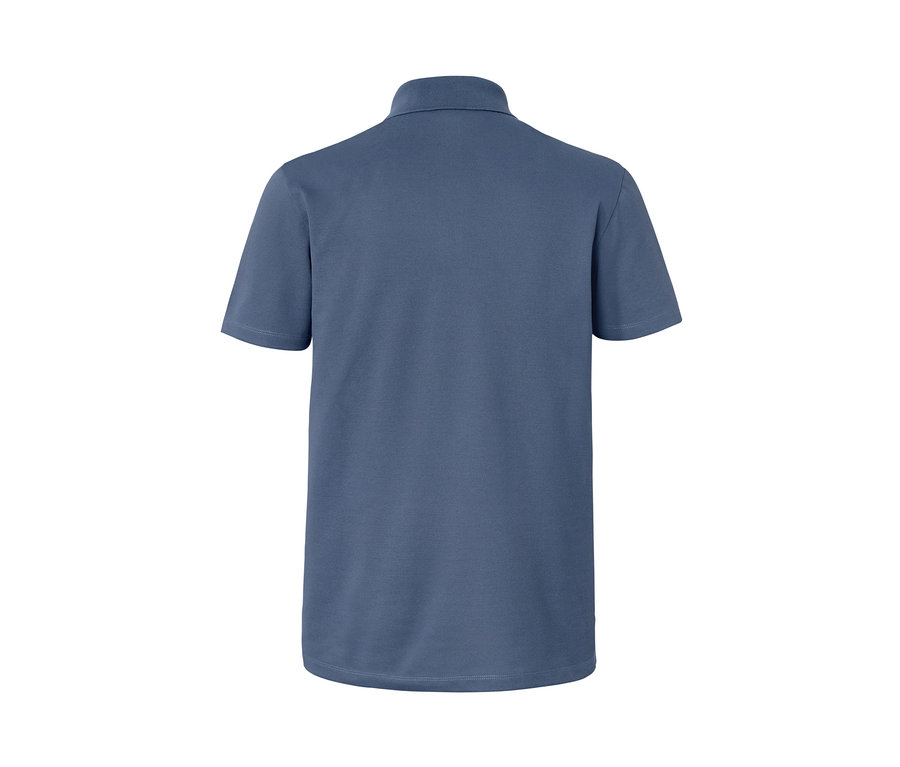 Rückansicht eines Funktionspoloshirts.