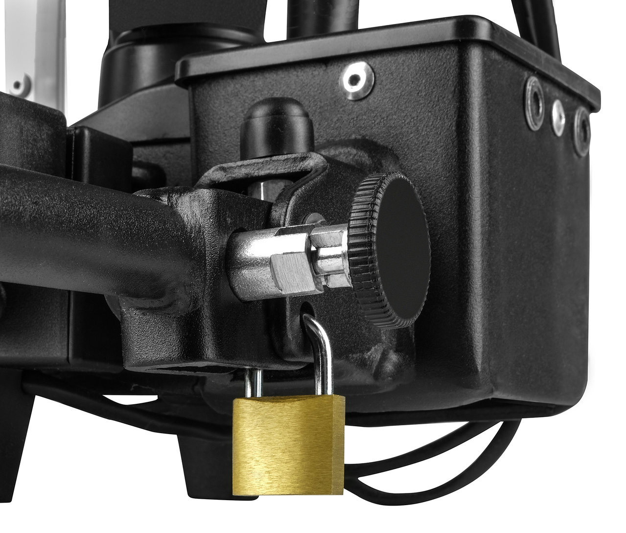 Detailansicht eines schwarzen Fahrradträgers »FINCH« für 3 Fahrräder mit Vorhängeschloss.