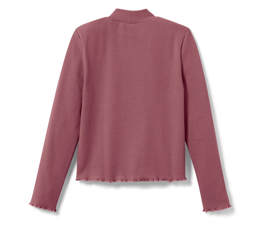 Detail der Rückseite eines gerippten, langärmeligen, rosafarbenen Oberteils mit Rollkragen.