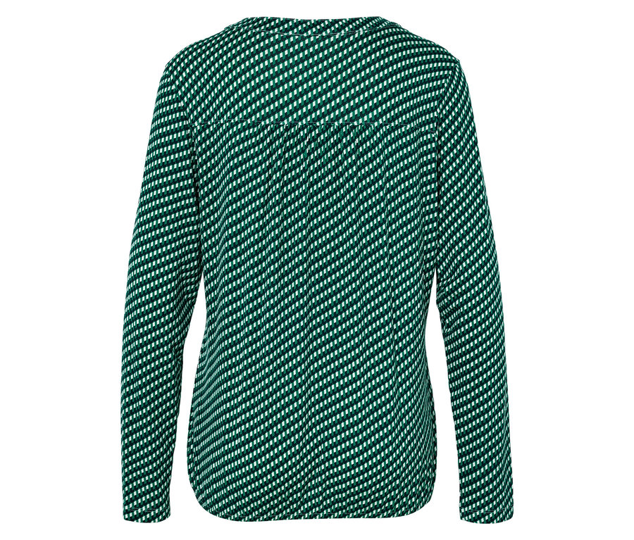Detail der Rückseite eines grünen Pullovers mit weißem Muster.