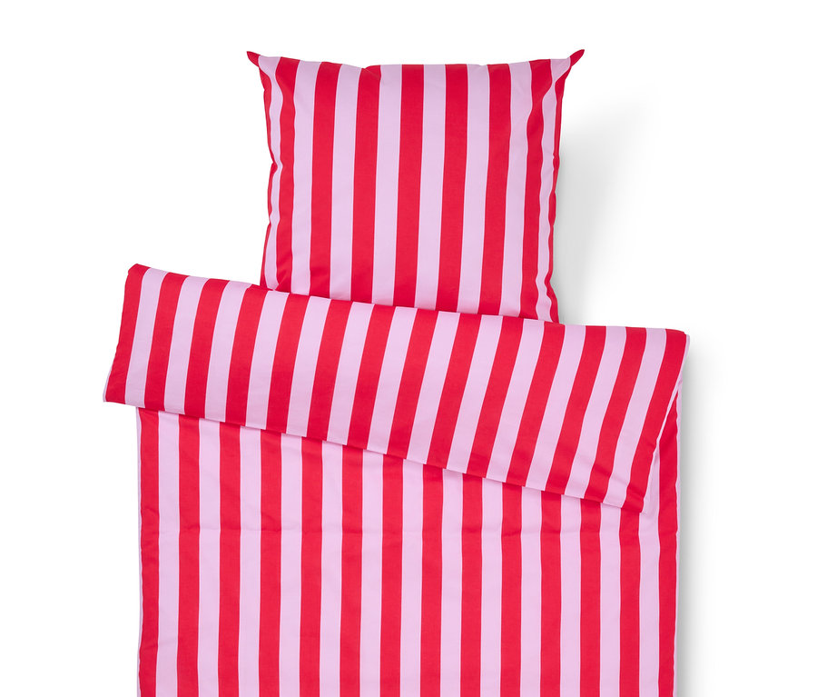 Bettwäsche-Set mit roten und weißen Streifen, bestehend aus einem Kissenbezug und einem Bettbezug.