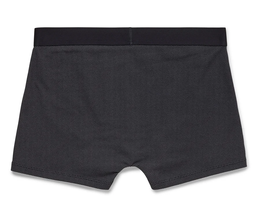 Nahaufnahme einer schwarzen Boxershorts mit Fischgrätenmuster und schwarzem Bund.