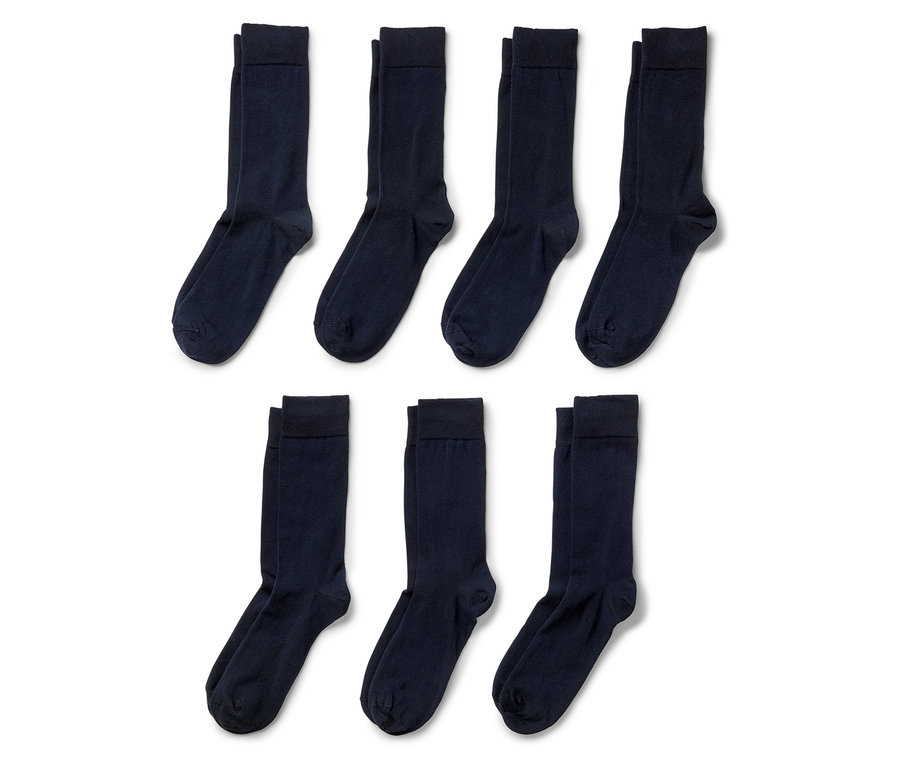 Sechs marineblaue Sockenpaare sind auf einem weißen Hintergrund angeordnet.