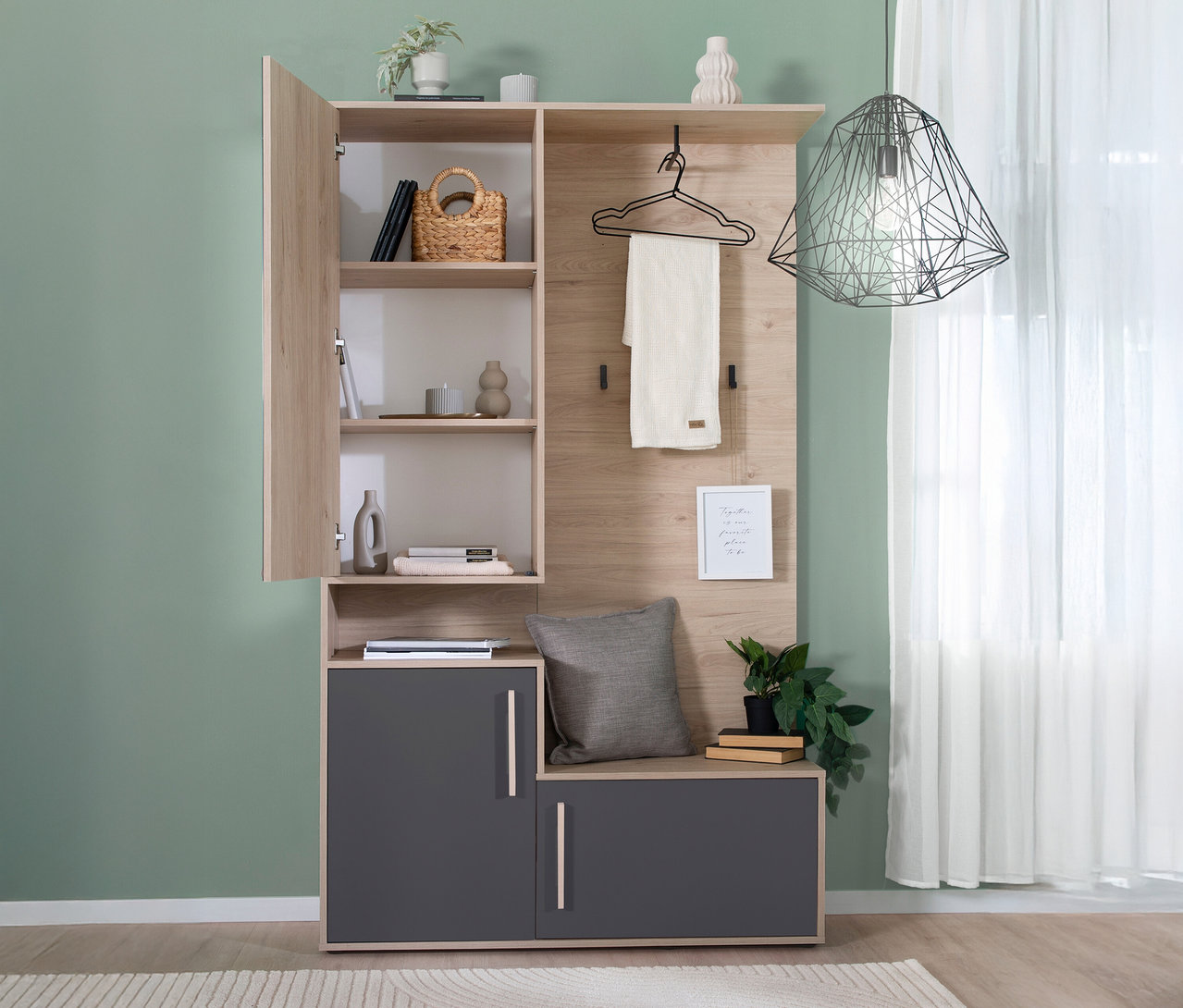 Anthrazitfarbene Roba Kompaktgarderobe »Entry« mit offener Tür, Regalen und Kleiderstange vor einer mintgrünen Wand.