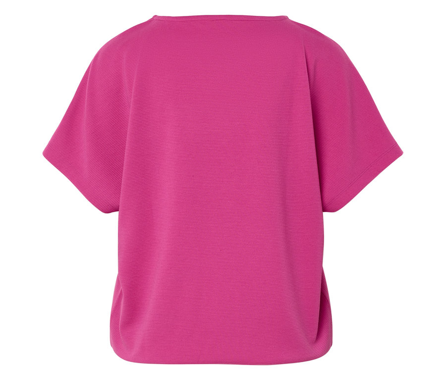 Nahaufnahme der Rückseite eines pinkfarbenen, kurzärmeligen Oberteils mit horizontaler Textur.