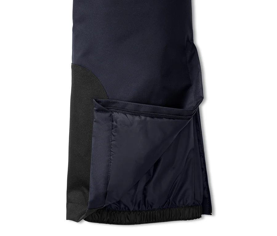 Detailansicht einer Skihose mit geöffnetem Reißverschluss.