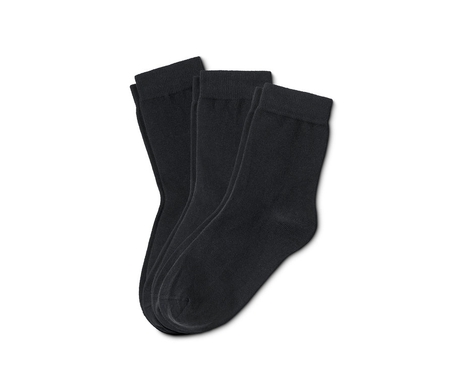 Drei Paar Socken.