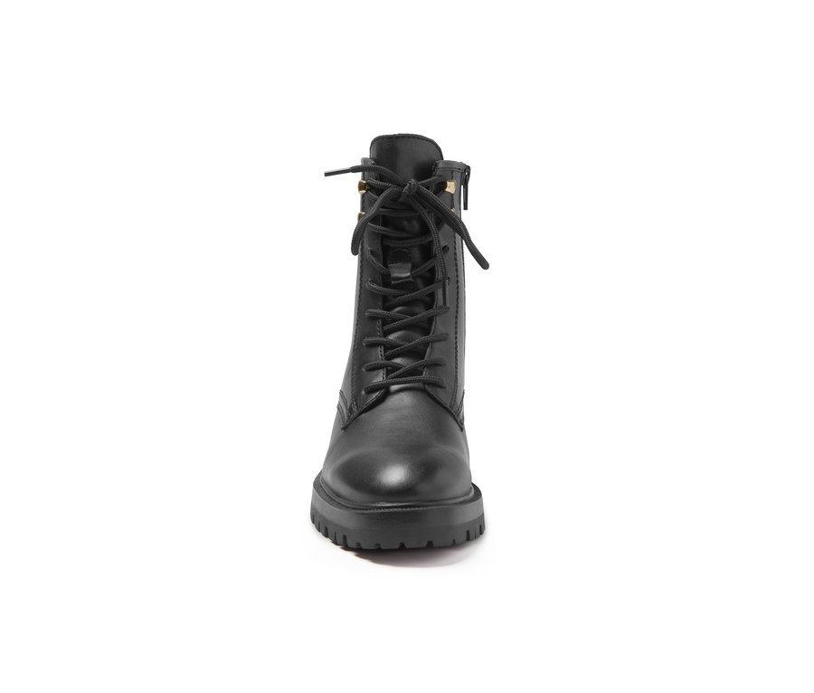 Schwarze Leder-Boots mit Schnürung.