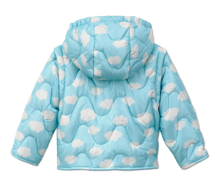 Steppjacke aus recyceltem Material mit Wolkenmuster.