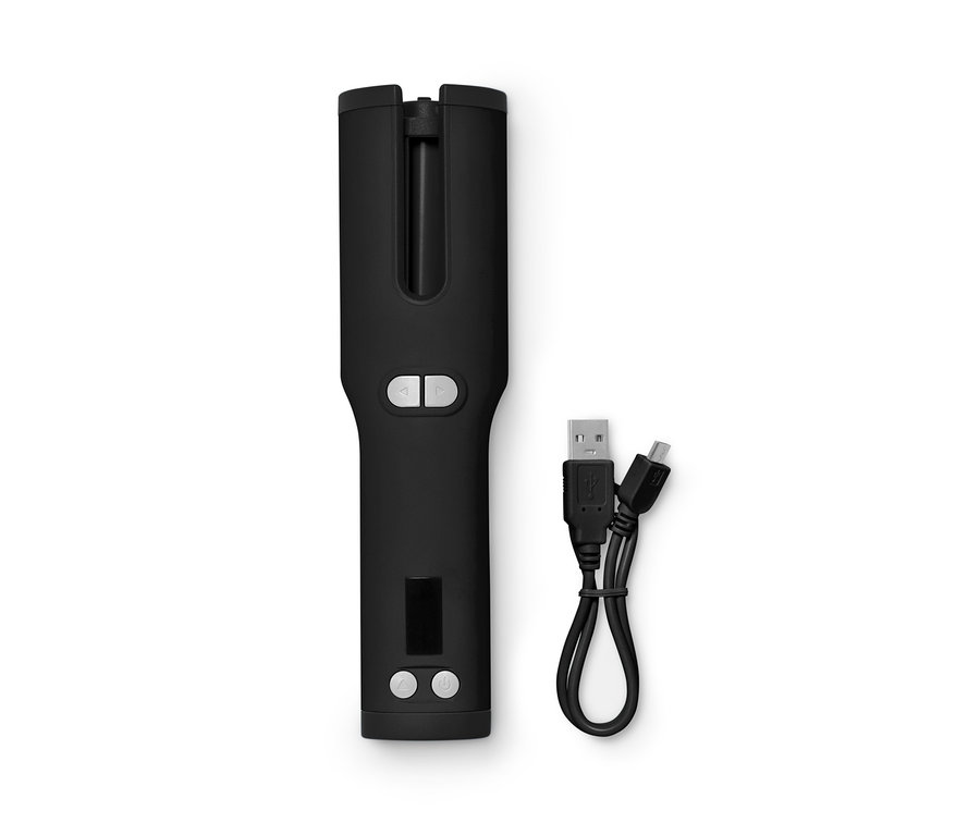 Ein schwarzer, automatischer Lockenstyler und ein Ladekabel auf einem weißen Hintergrund.