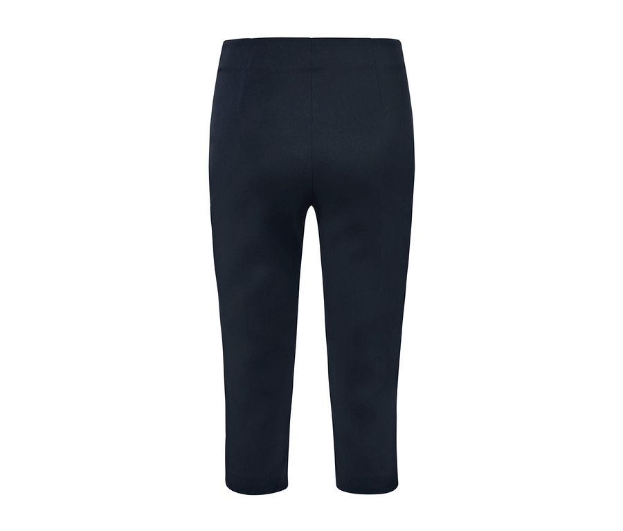 Dunkelblaue 3/4-Stretchhose auf weißem Hintergrund.