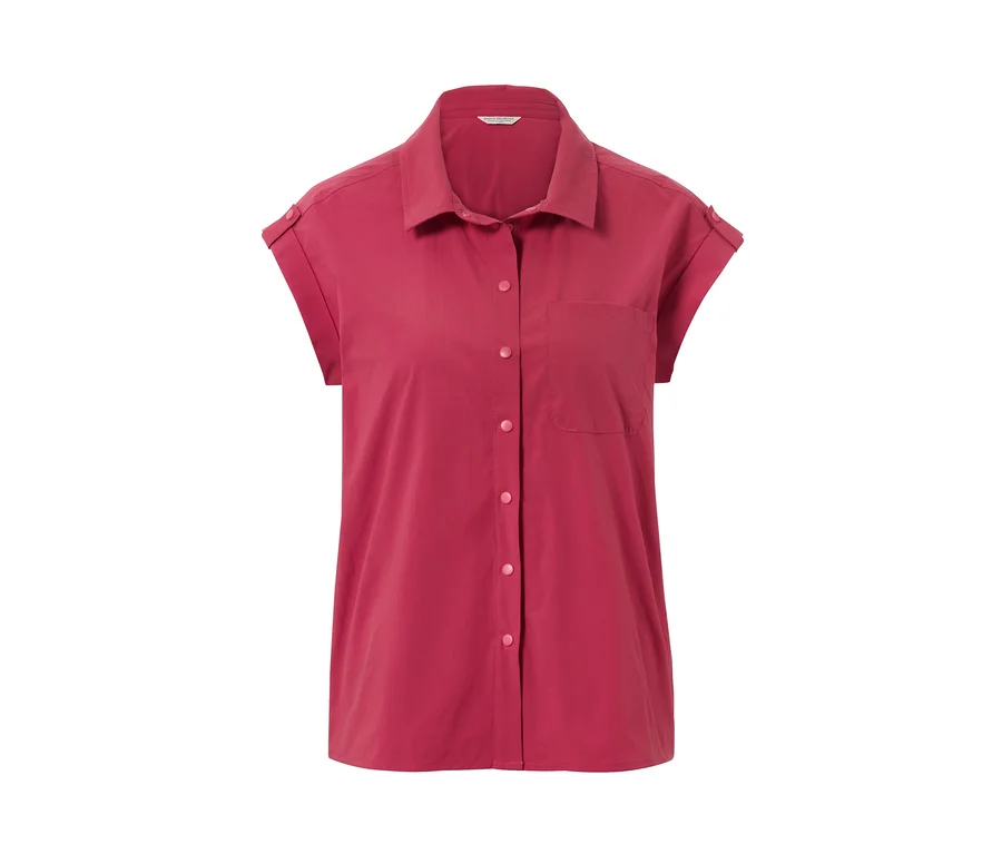 Eine pinke Outdoorbluse mit kurzen Ärmeln und Knöpfen.