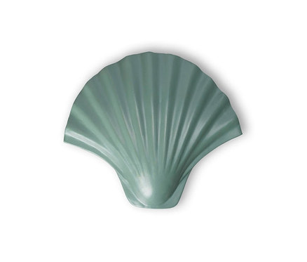 Ein hellblauer »Shell« Haken auf weißem Hintergrund.